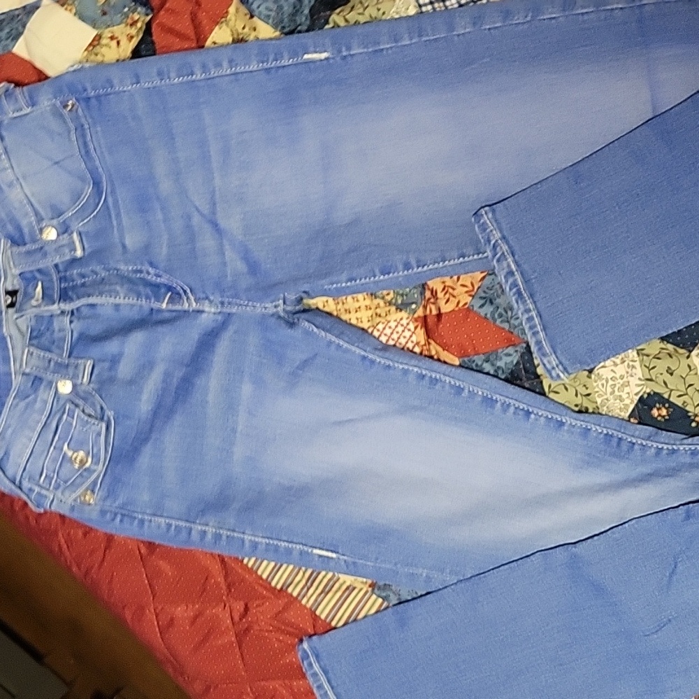 True Religion Jenny mid Rise Stella Skinny Jeans. Size 26.
